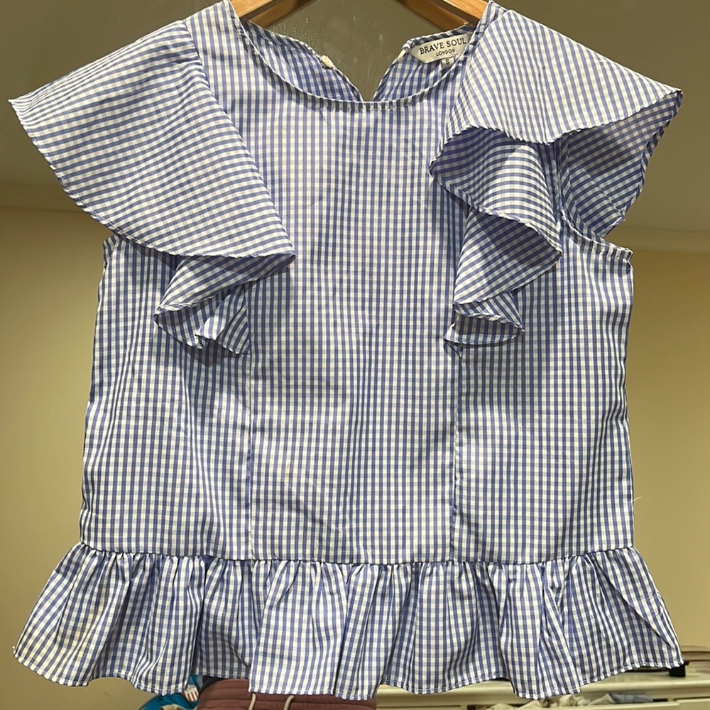Beauty gingham top with ruffle details